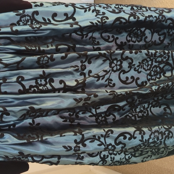 Velvet and teal tea length party dress - Picture 3 of 7